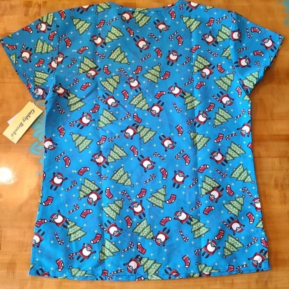 Women's Size L Scrub Top by Gabby Brooke Christmas Santa pattern NWT - Picture 3 of 4